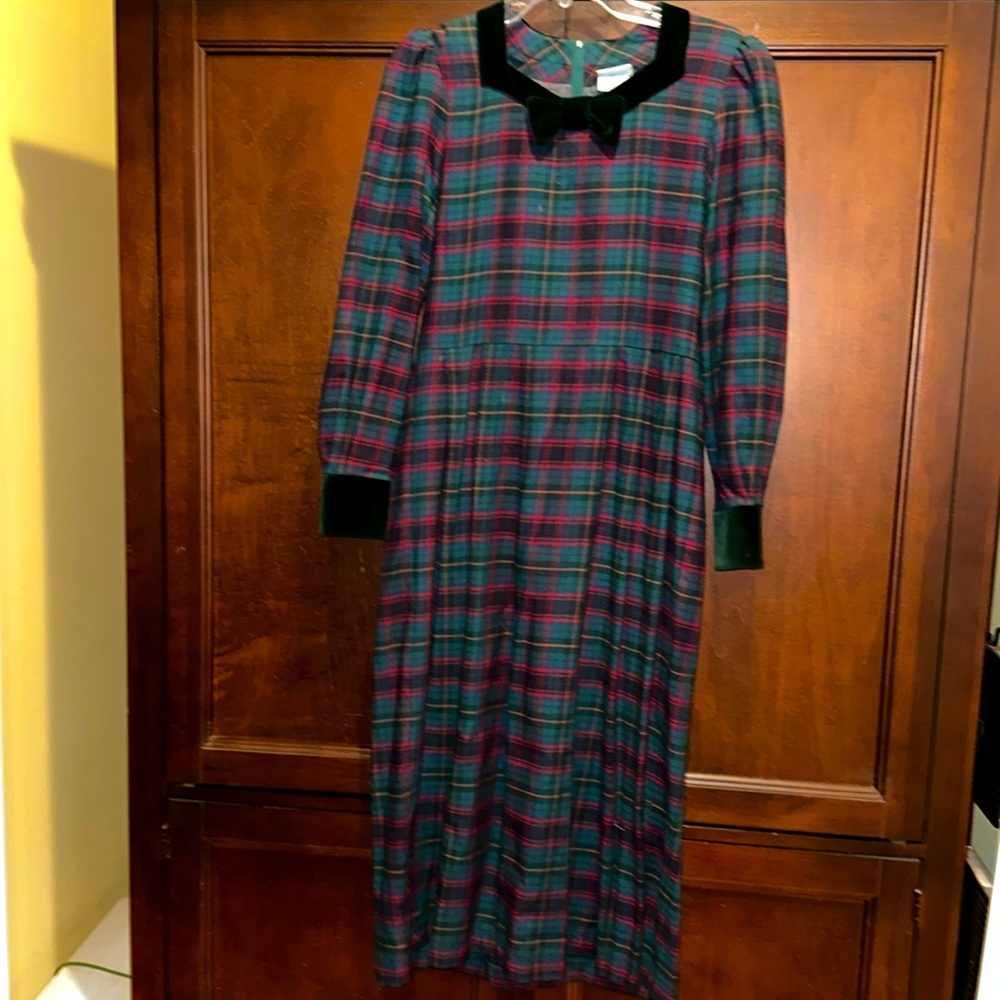 Laura Ashley Stunning wool/cotton plaid dress with velvet collar